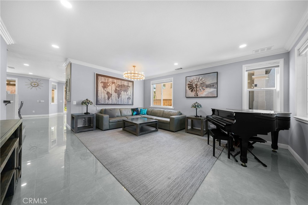 MLS #WS25270014 image #1