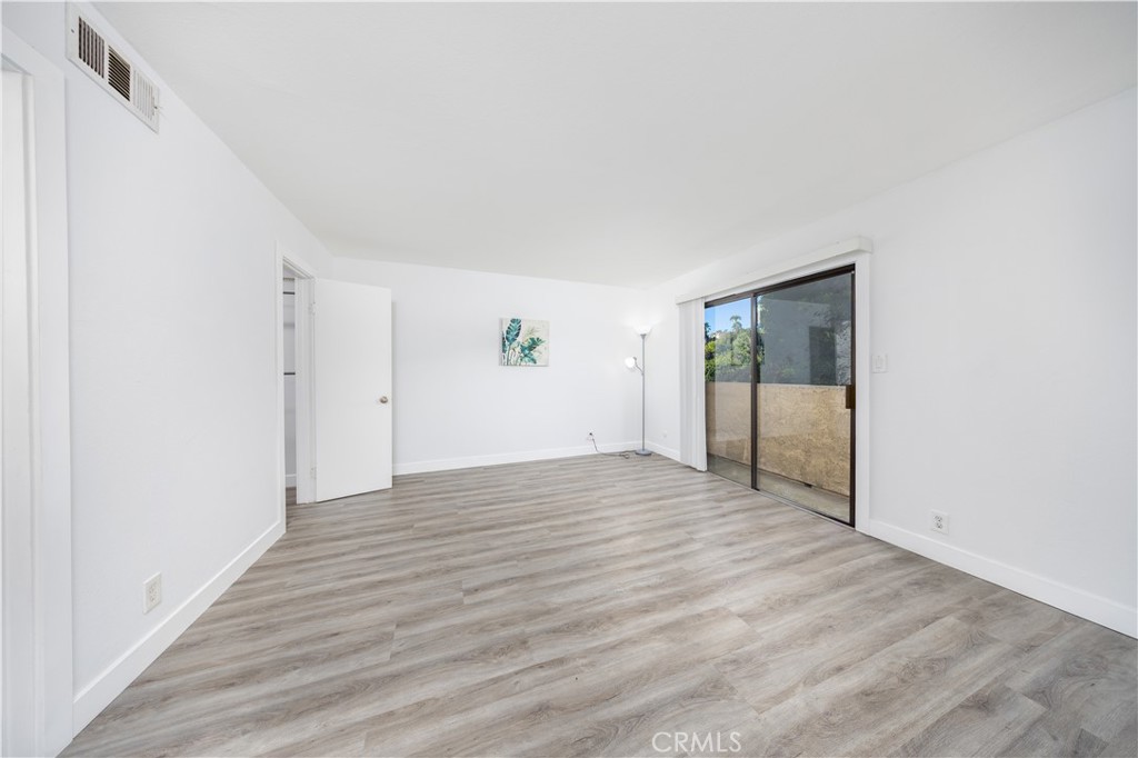 MLS #WS25270033 image #13