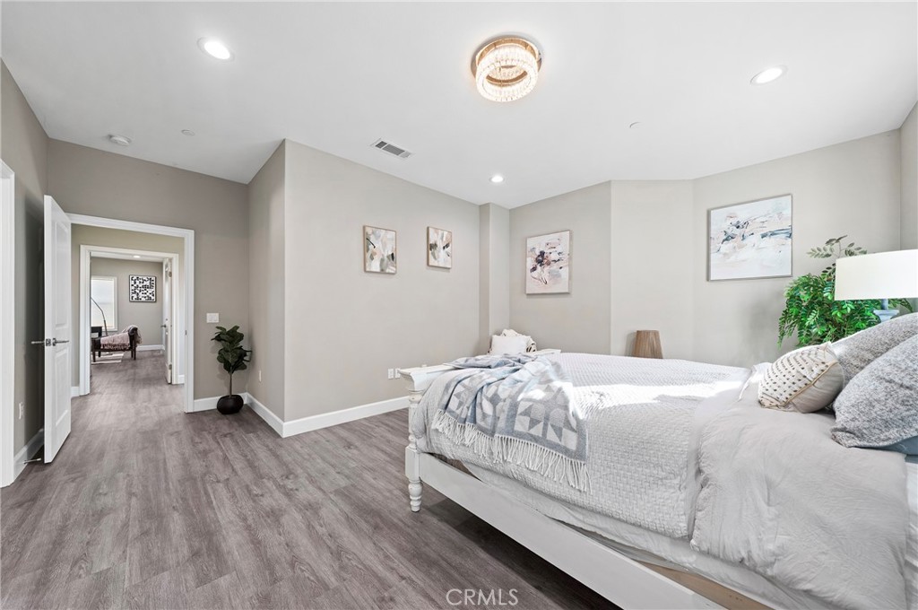 MLS #WS25270264 image #17