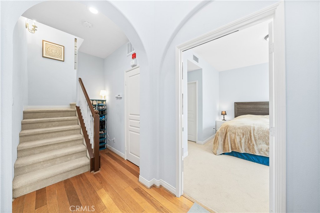 MLS #WS25270301 image #5