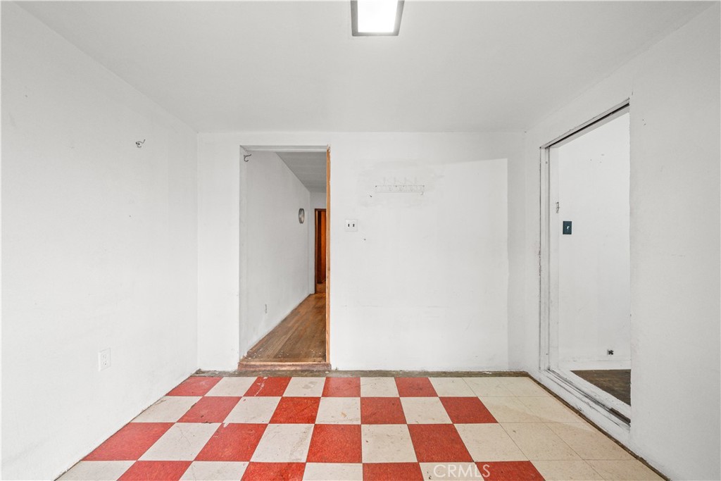 MLS #WS25270434 image #4