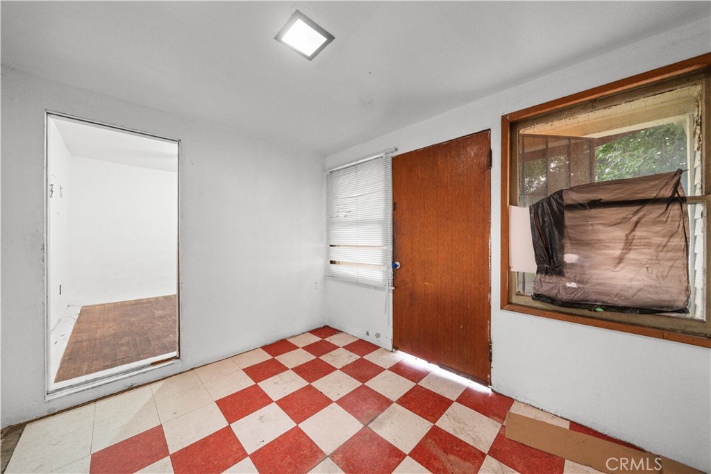 MLS #WS25270434 image #5