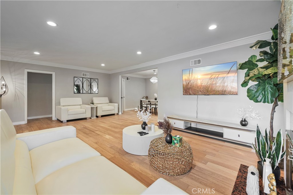 MLS #WS25270440 image #1