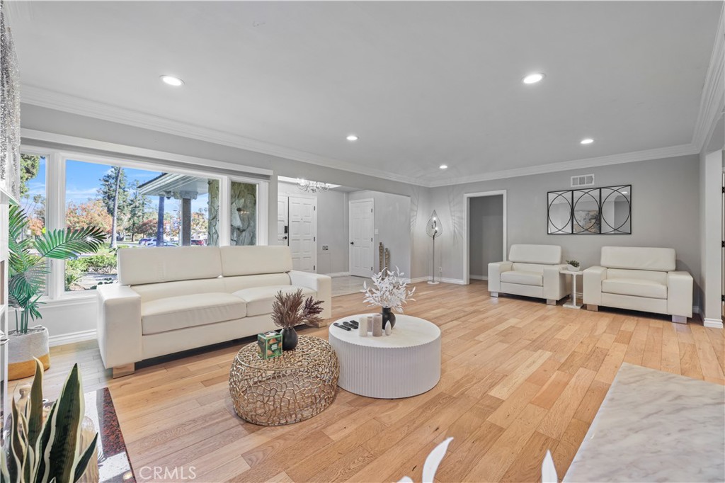 MLS #WS25270440 image #2