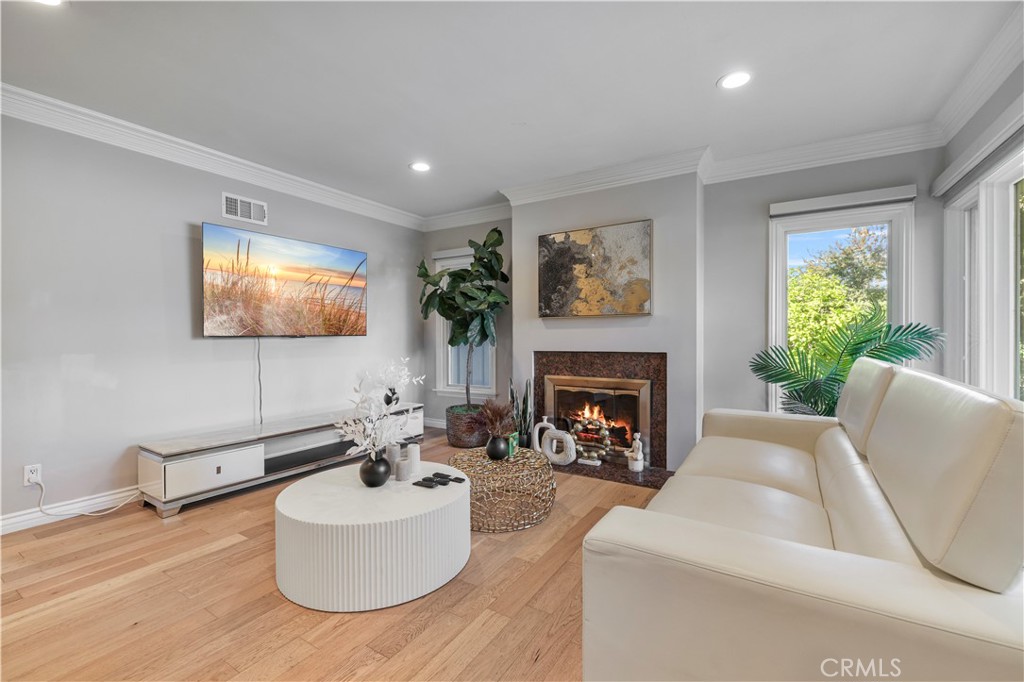 MLS #WS25270440 image #3