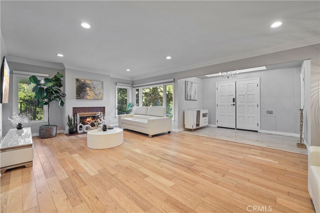 MLS #WS25270440 image #4