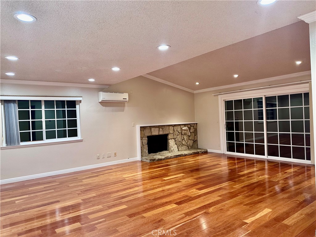 MLS #WS25270449 image #1