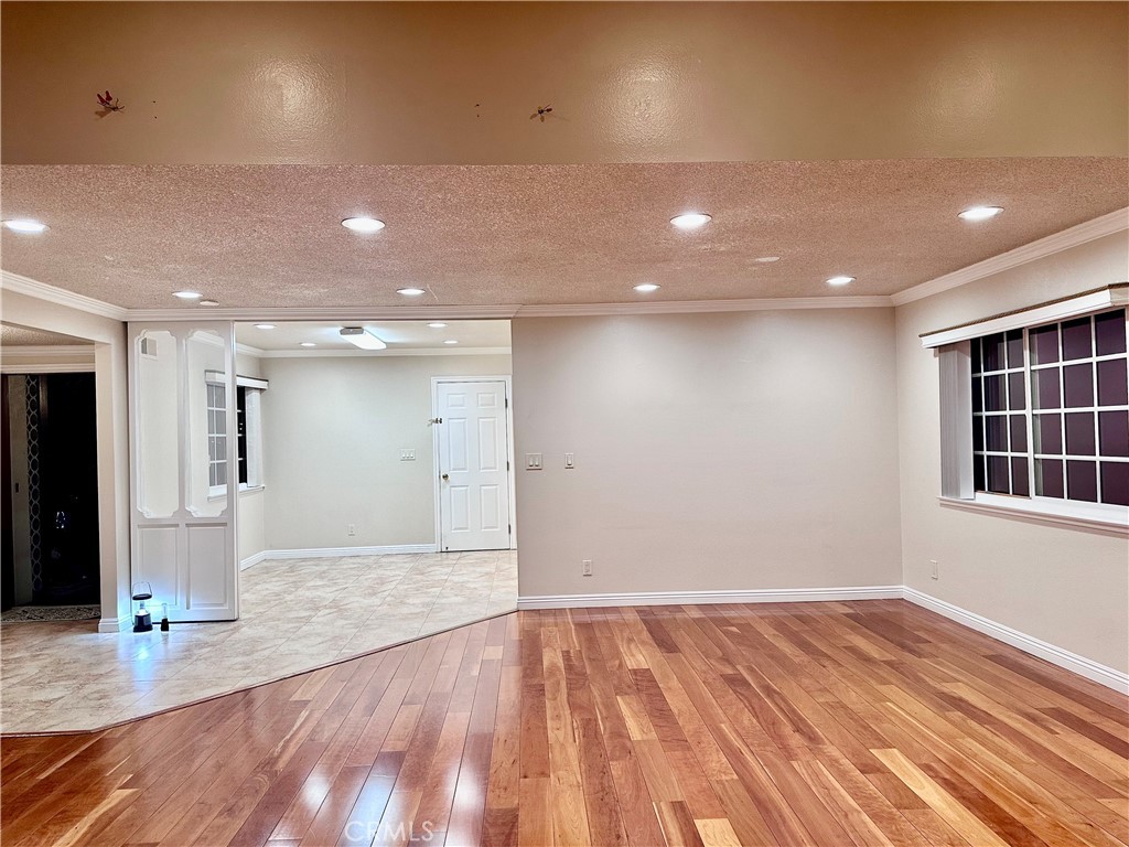 MLS #WS25270449 image #2