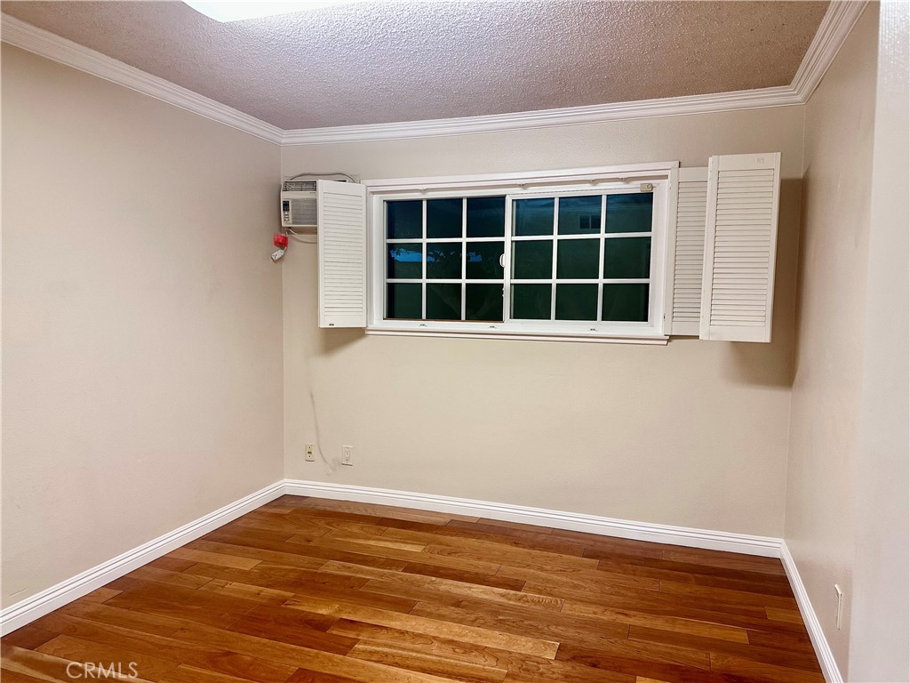 MLS #WS25270449 image #5