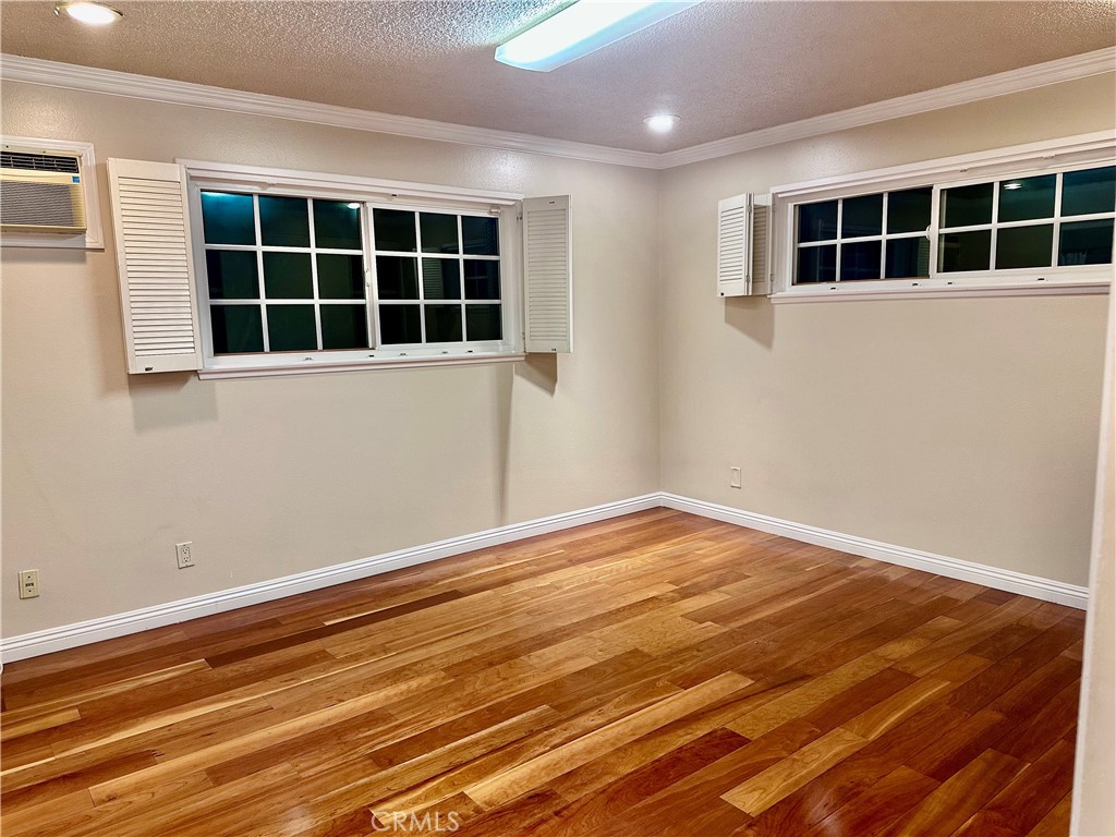 MLS #WS25270449 image #8