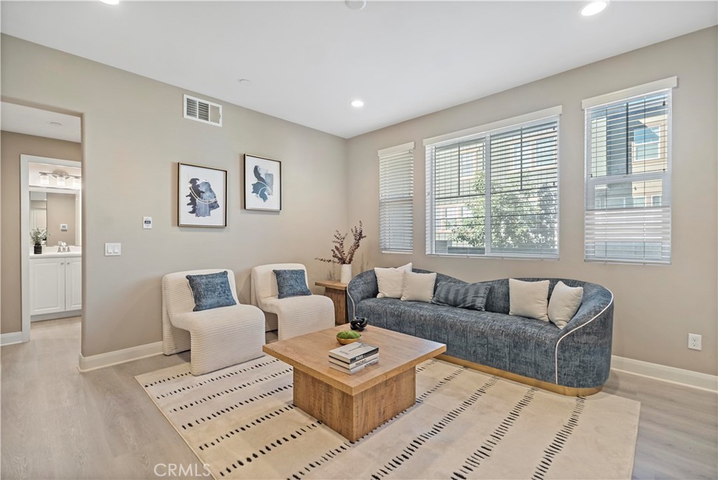 MLS #WS25270586 image #16