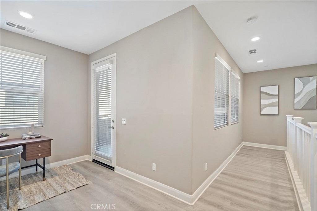 MLS #WS25270586 image #25