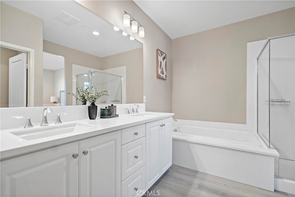 MLS #WS25270586 image #32