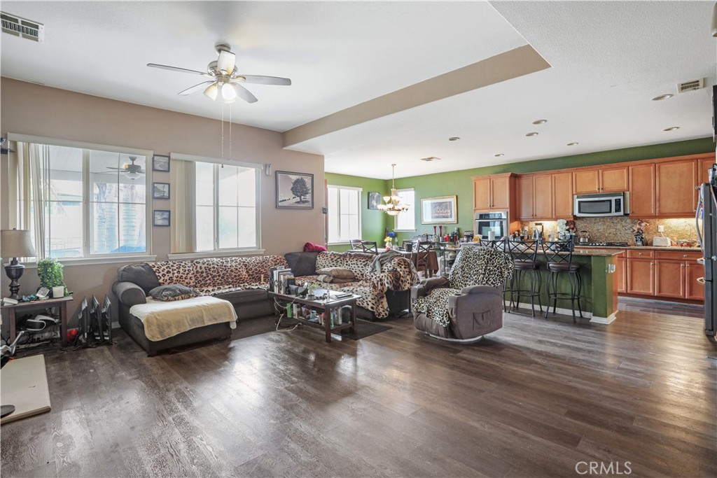 MLS #WS25270653 image #2