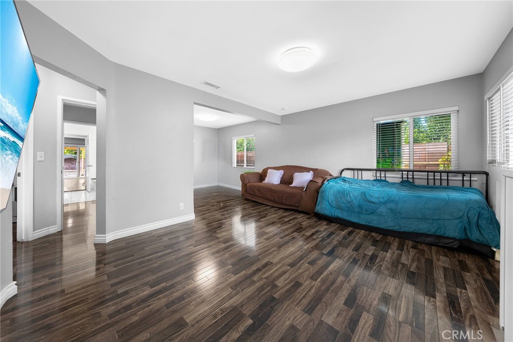 MLS #WS25270863 image #5