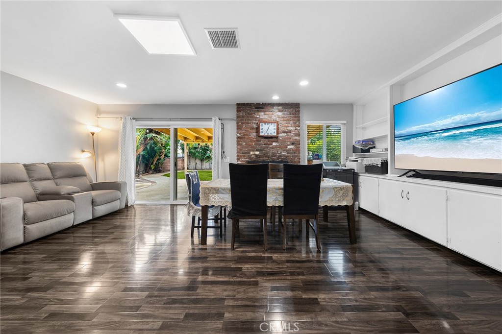 MLS #WS25270863 image #9