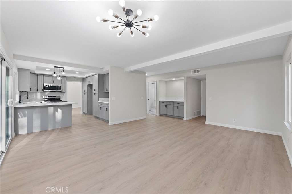 MLS #WS25270878 image #8