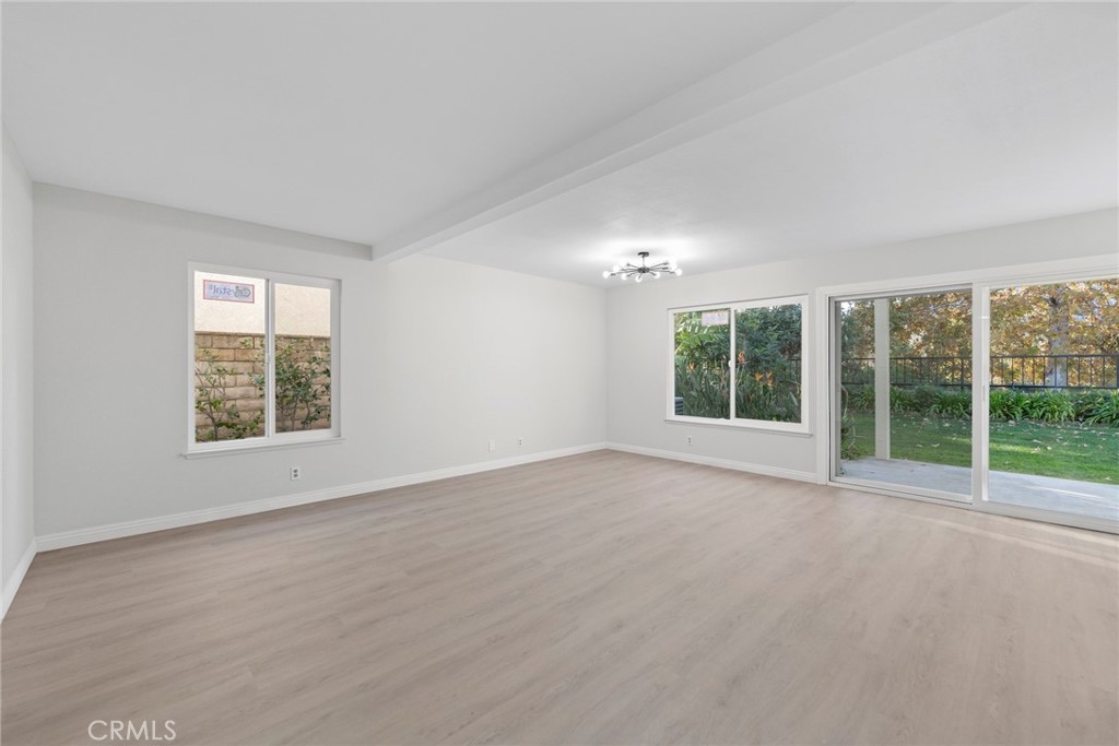 MLS #WS25270878 image #9