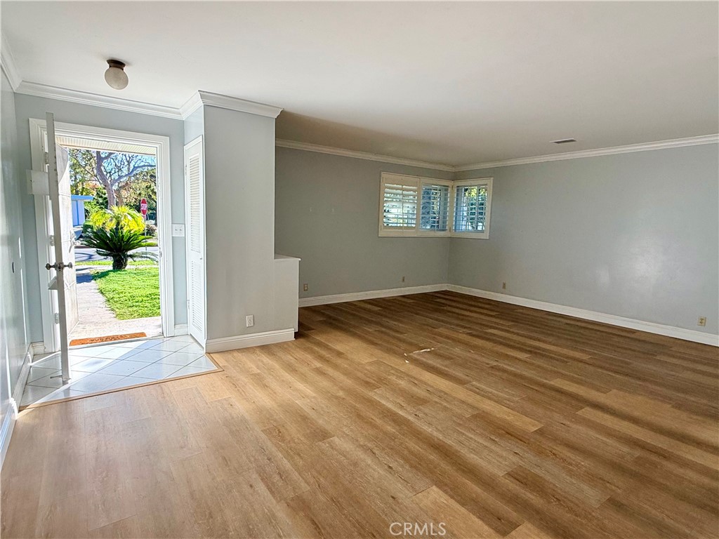 MLS #WS25271072 image #8