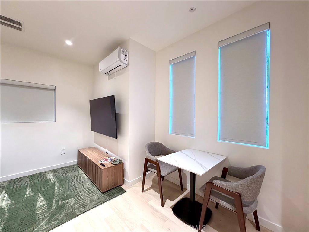 MLS #WS25271140 image #5