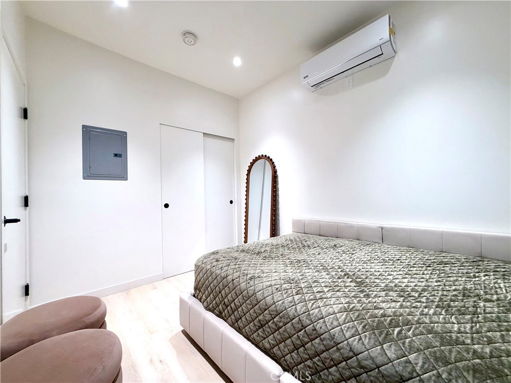 MLS #WS25271140 image #8