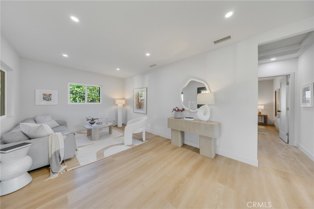 MLS #WS25271522 image #5