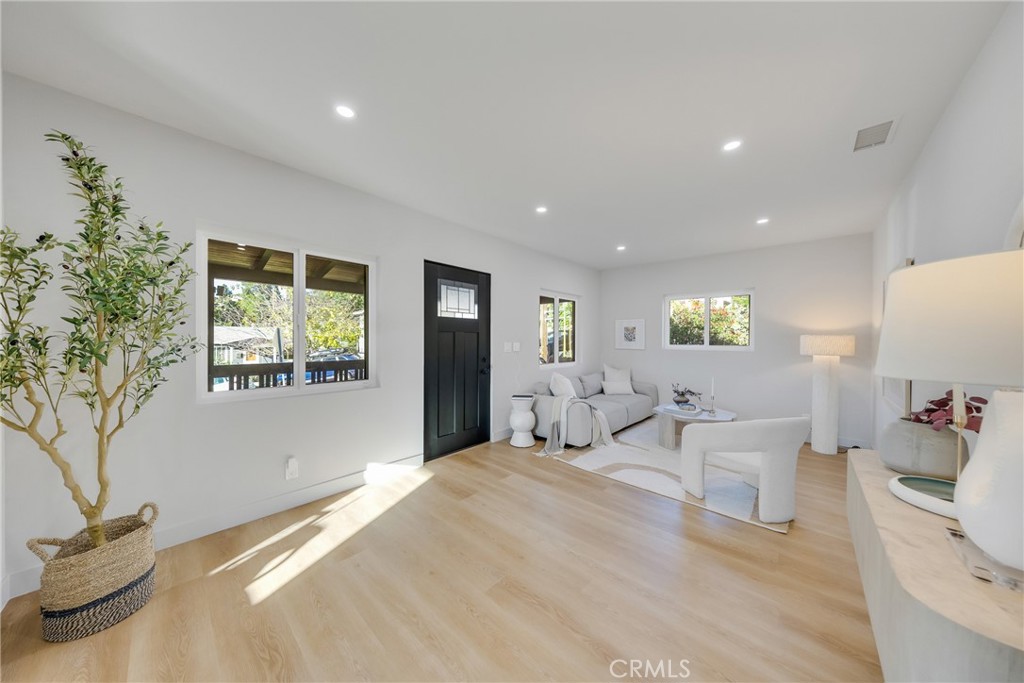 MLS #WS25271522 image #8