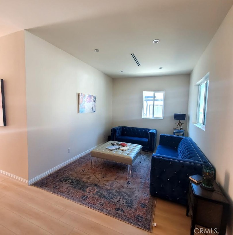 MLS #WS25271651 image #9