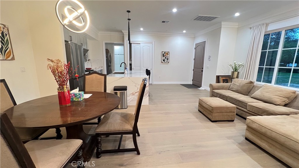 MLS #WS25271735 image #5