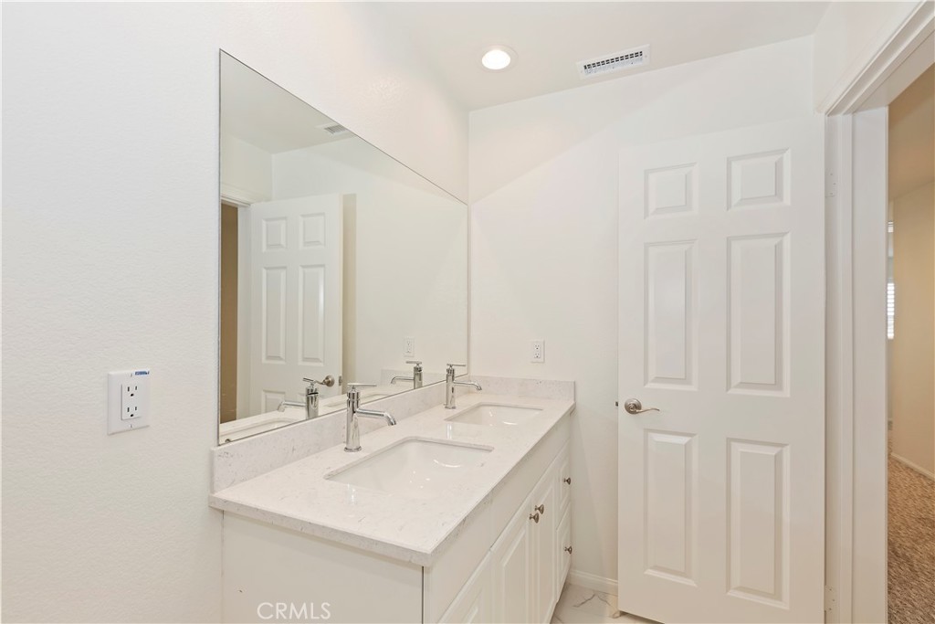 MLS #WS25271861 image #10