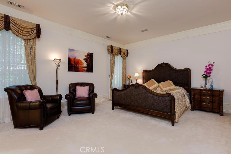 MLS #WS25272095 image #10