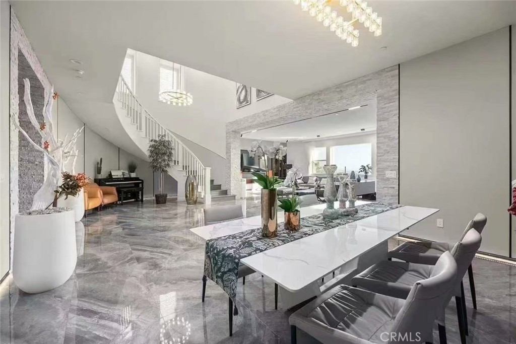 MLS #WS25272102 image #1