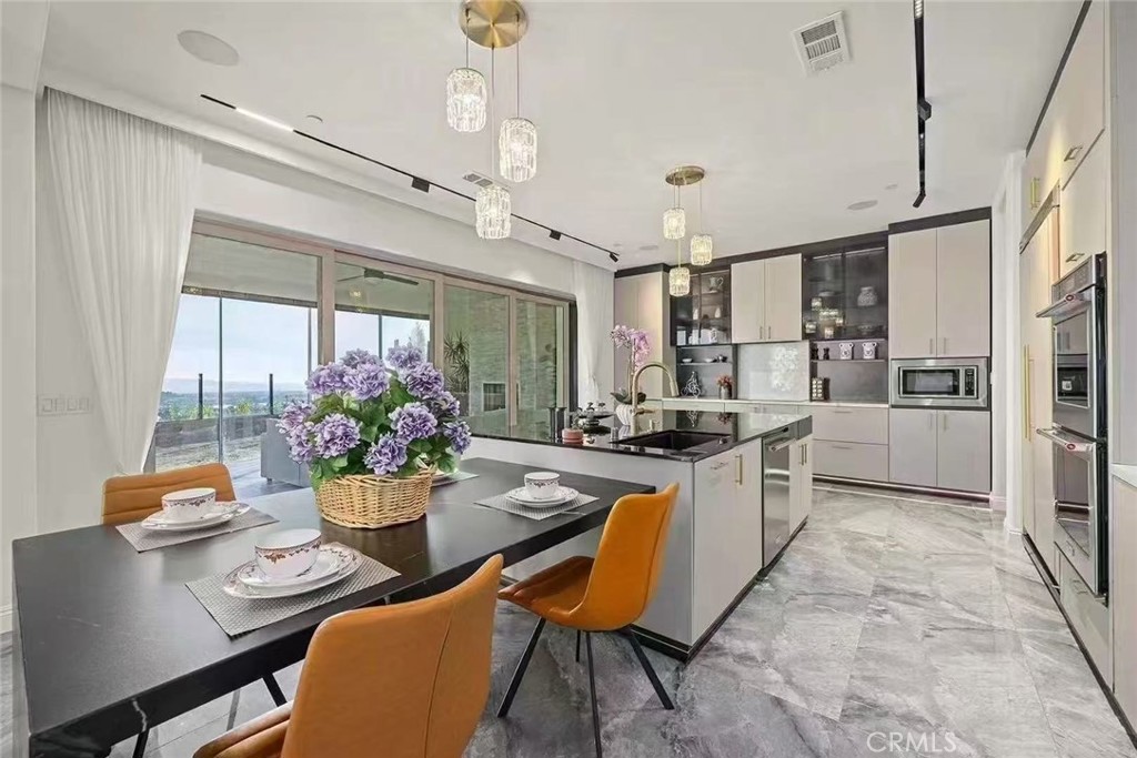 MLS #WS25272102 image #2