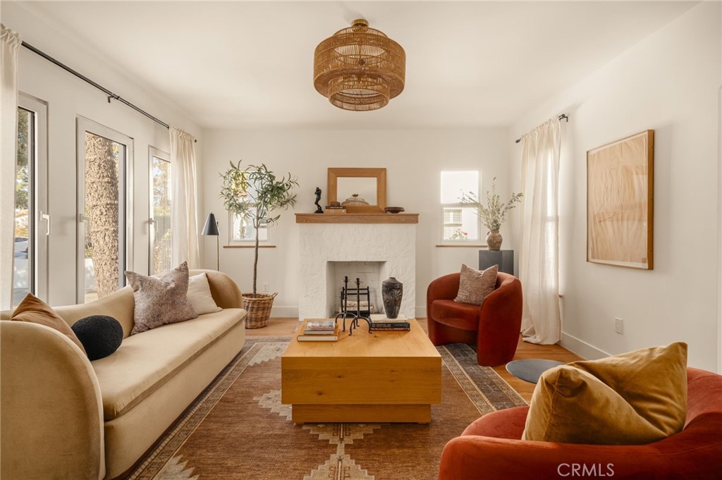 MLS #WS25272208 image #1