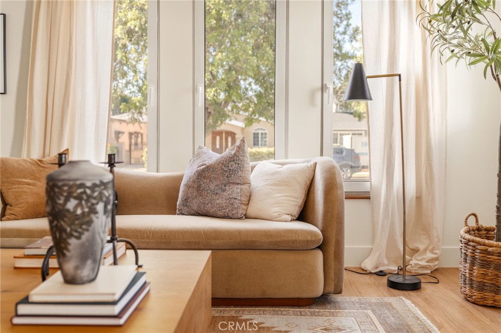 MLS #WS25272208 image #2