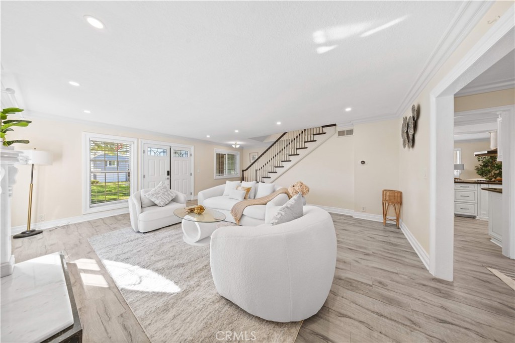 MLS #WS25272228 image #8