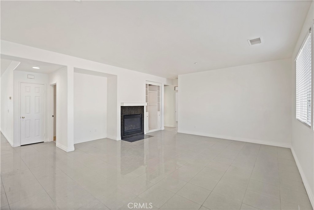 MLS #WS25272233 image #4