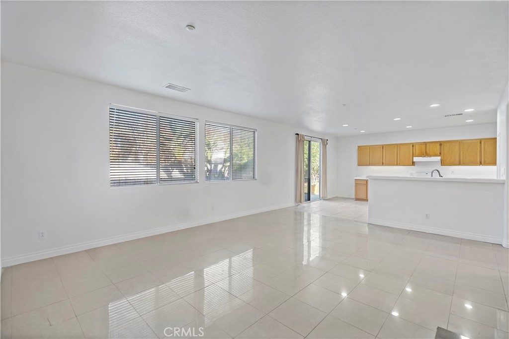 MLS #WS25272233 image #5