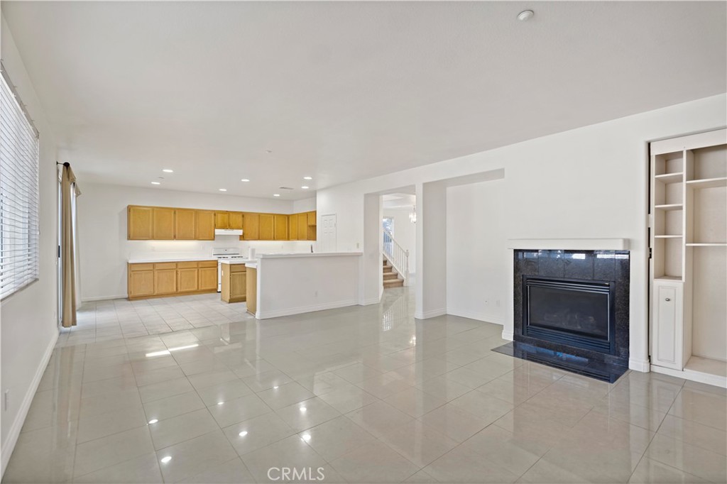 MLS #WS25272233 image #6