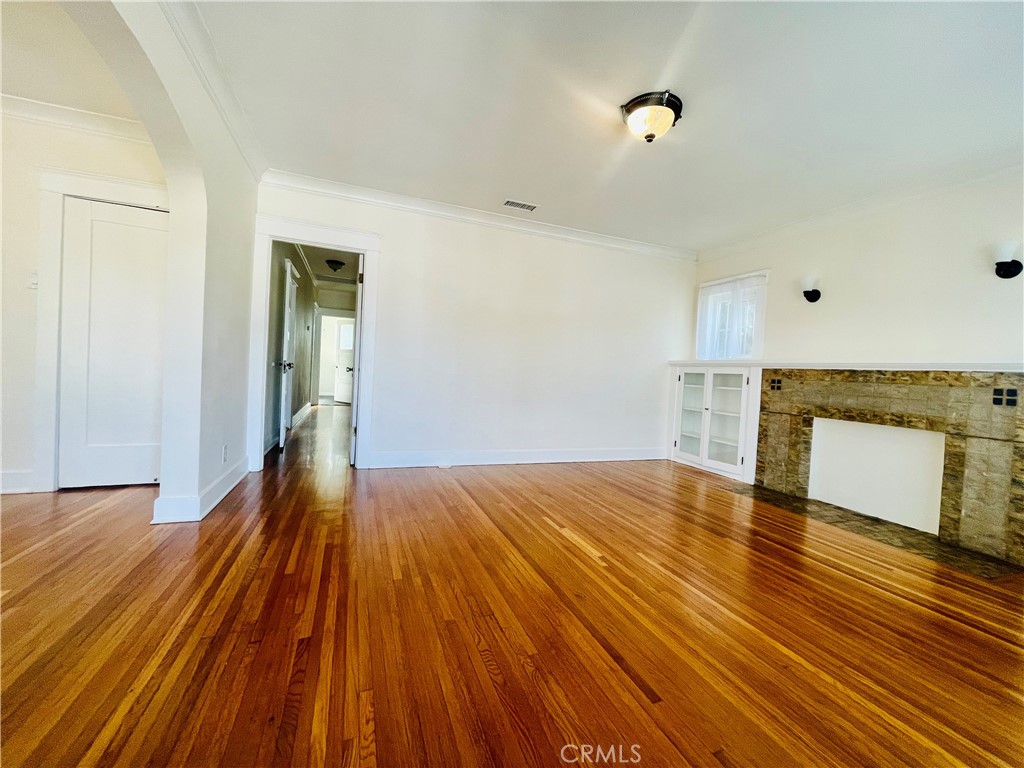 MLS #WS25272297 image #2