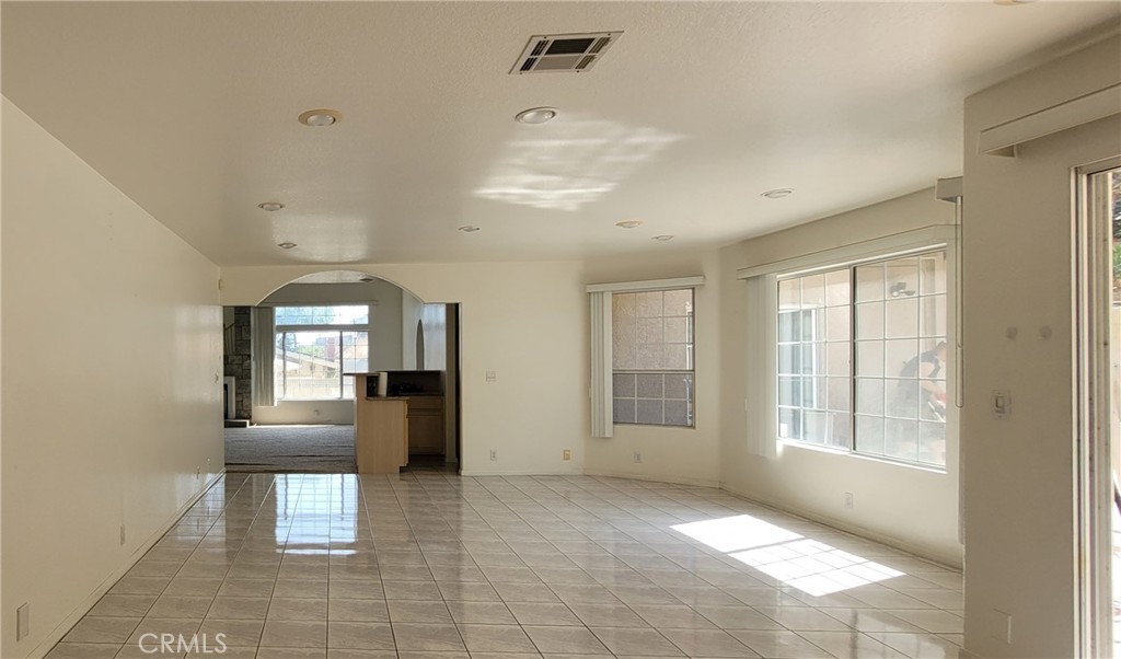 MLS #WS25272328 image #9