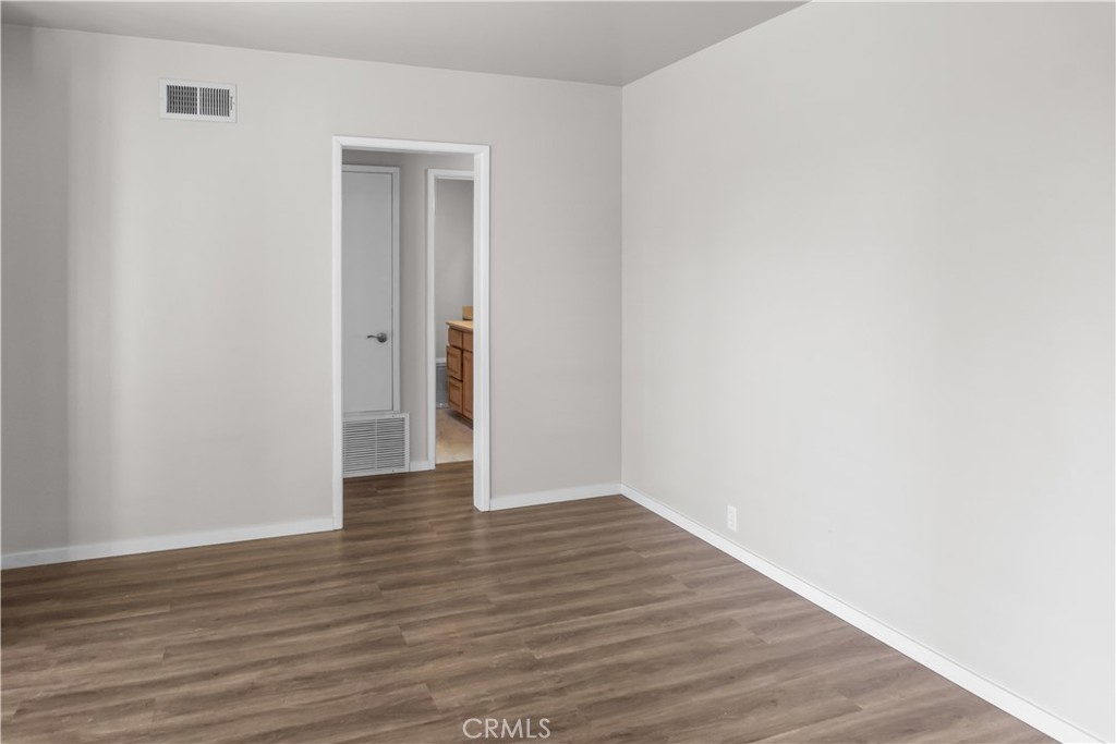 MLS #WS25272783 image #3