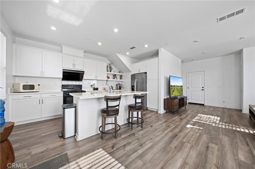 MLS #WS25272852 image #1