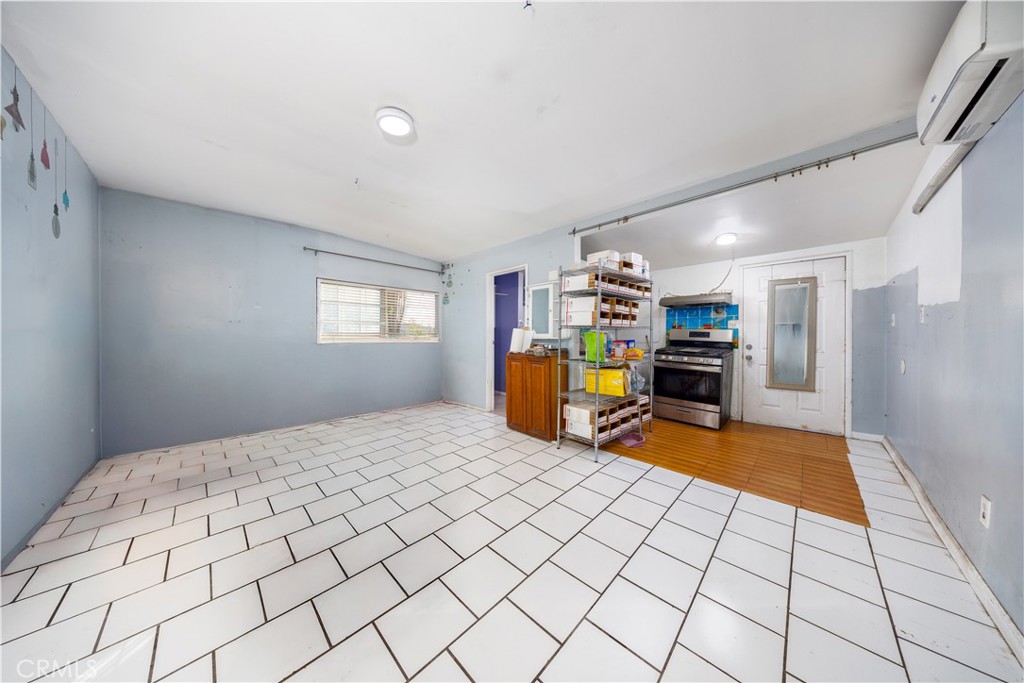 MLS #WS25272949 image #10