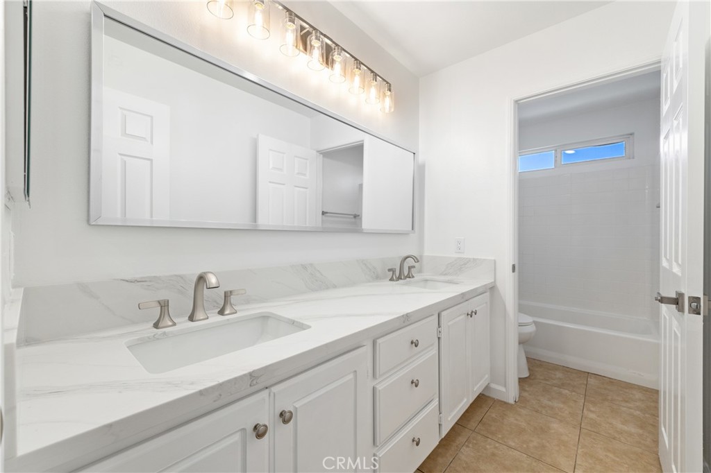 MLS #WS25273435 image #48