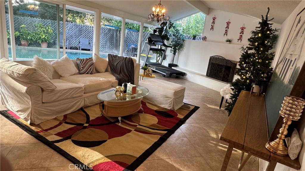 MLS #WS25273850 image #2