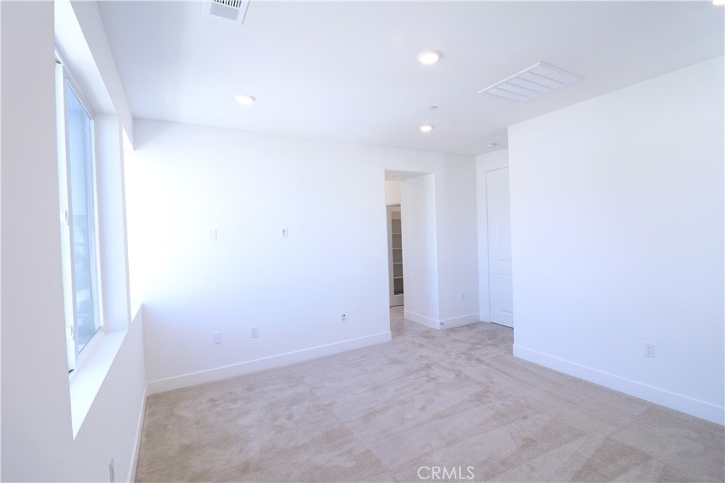 MLS #WS25274374 image #10