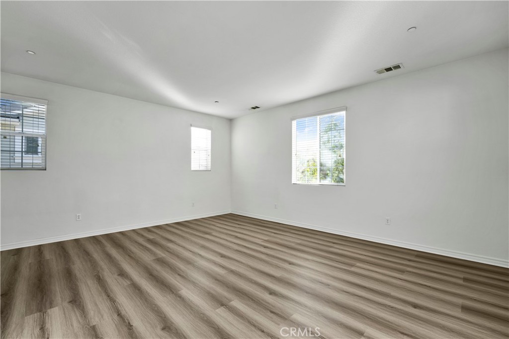 MLS #WS25274396 image #12