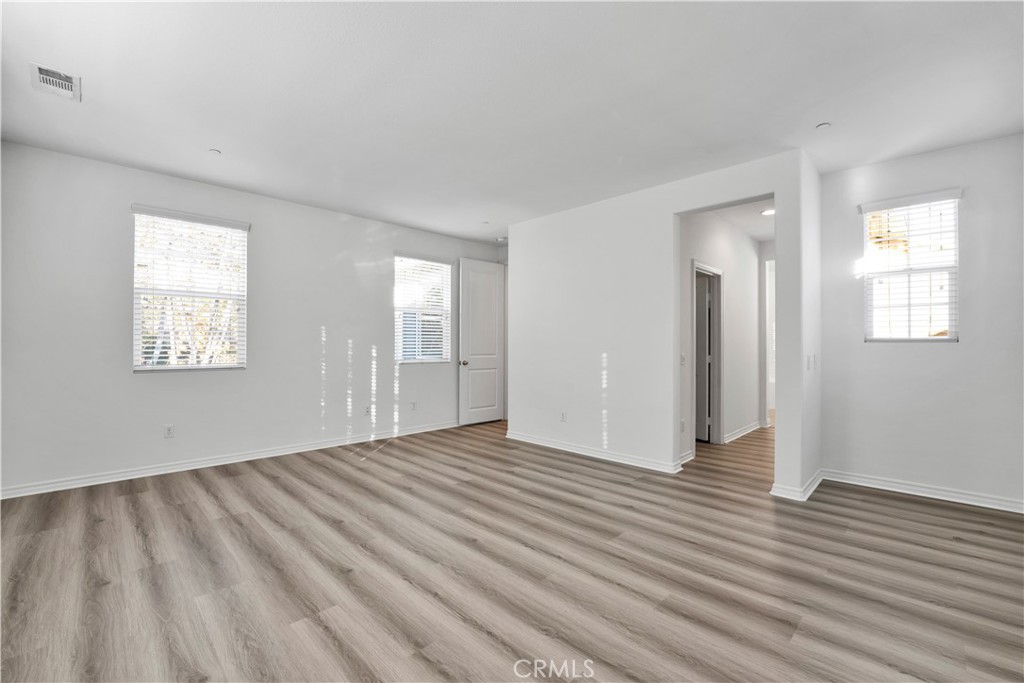 MLS #WS25274396 image #13