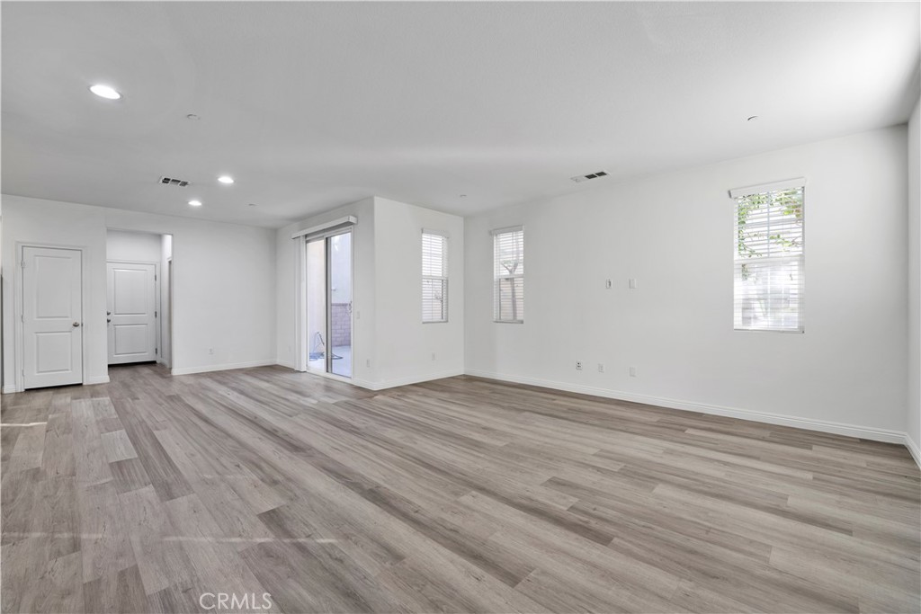 MLS #WS25274396 image #3